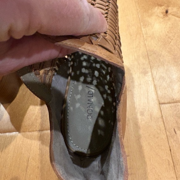 DONALD J PLINER
Jacqi Woven Leather Wedge Heel booties sandals leather tan 8 - Picture 5 of 7